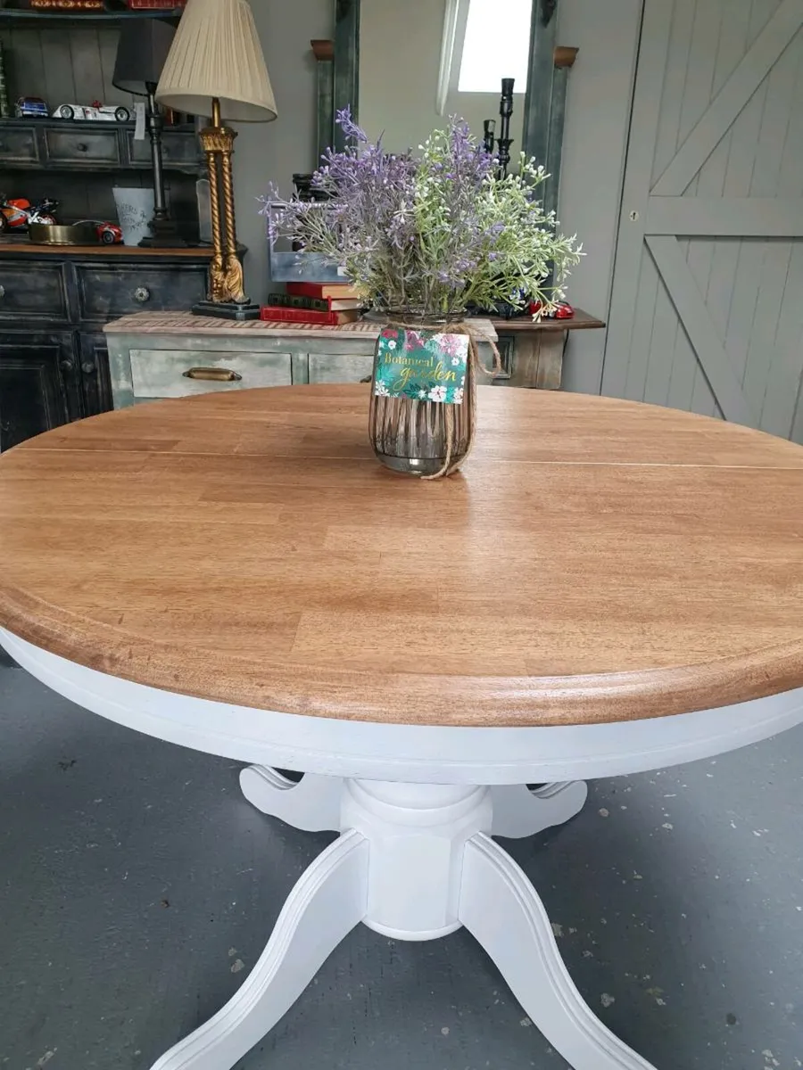 6 seater extendable dining table - Image 1