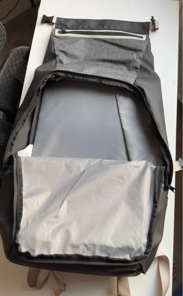 Decathlon 25L Backpack - Like New Condition - Image 3