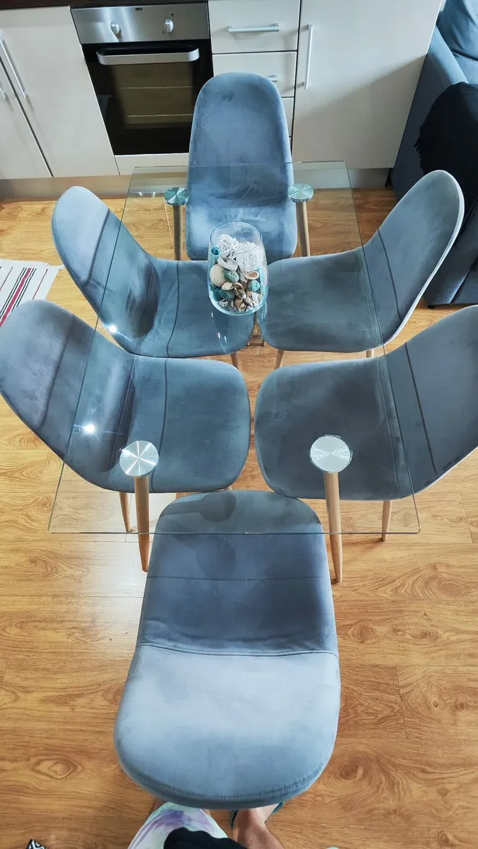 Glass table with 6 chairs - Image 2