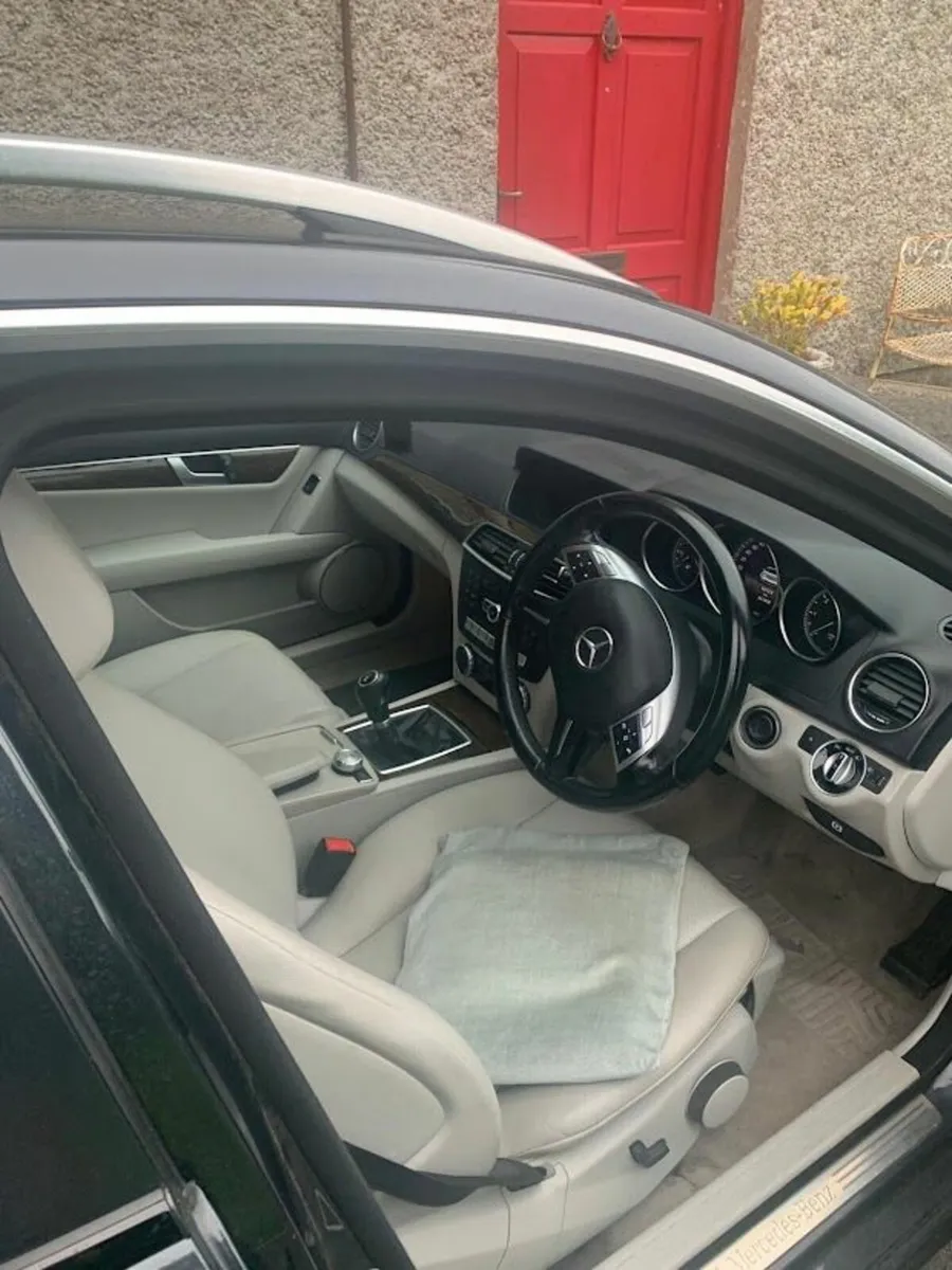 Mercedes-Benz C-Class 2013 - Image 2