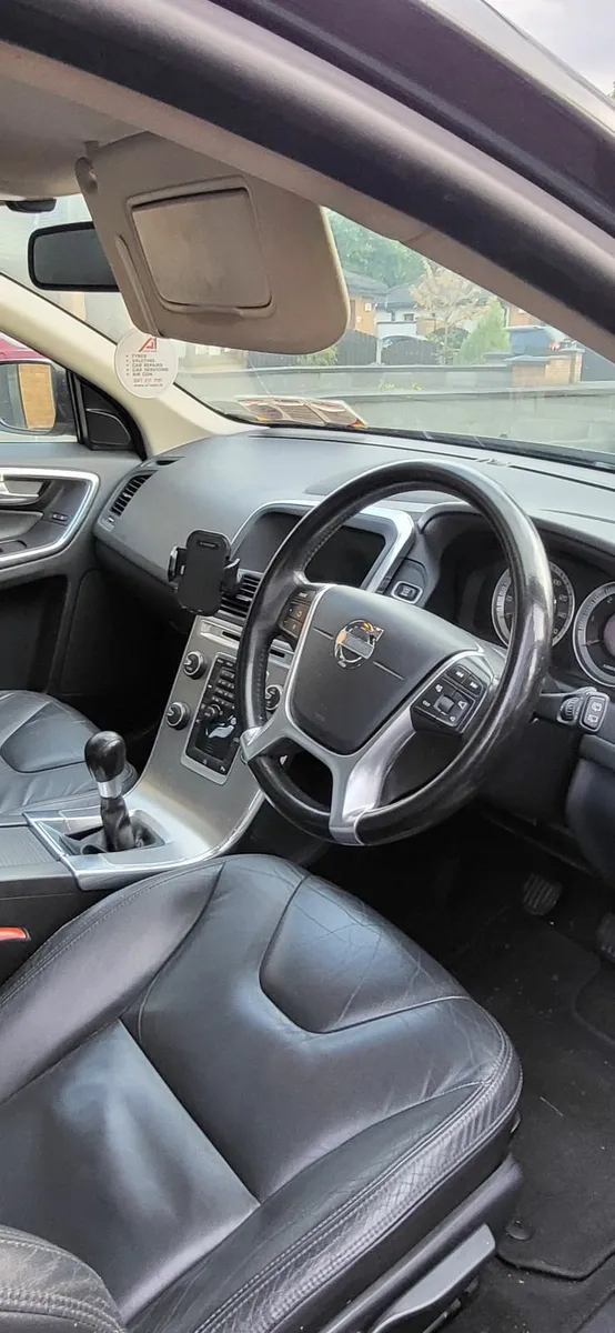 Volvo XC60 2012 - Image 2