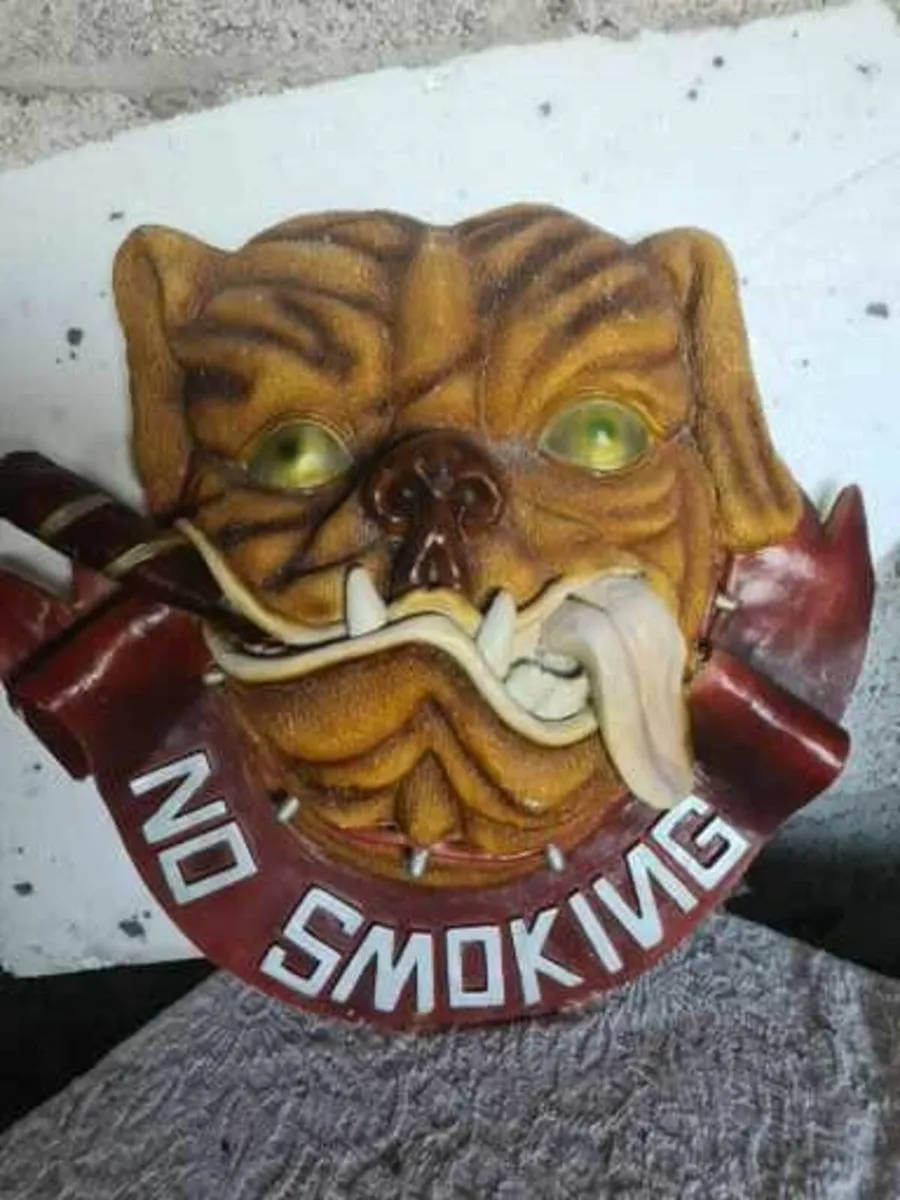 Fiberglass No Smoking Bulldog sign 60cm x 60cm