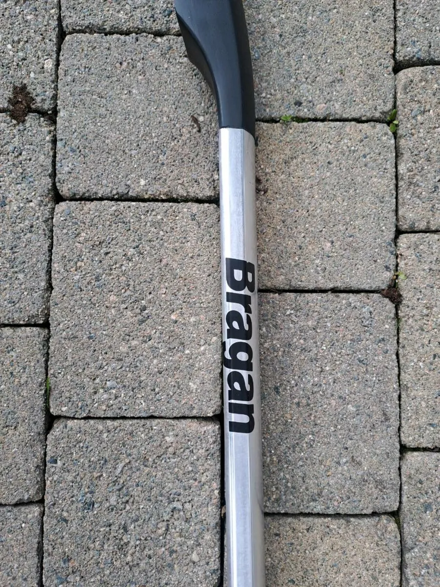 Roof bars plus Roof rails - Image 2