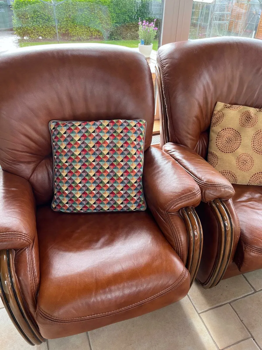 Brown leather suite, 3 seater and 2 armchairs - Image 4