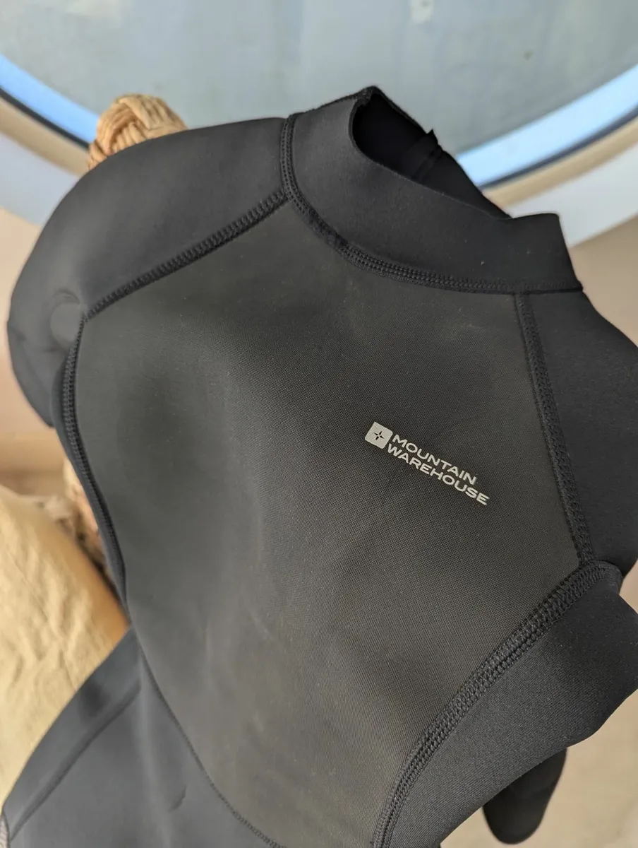 Wet suits - Image 1