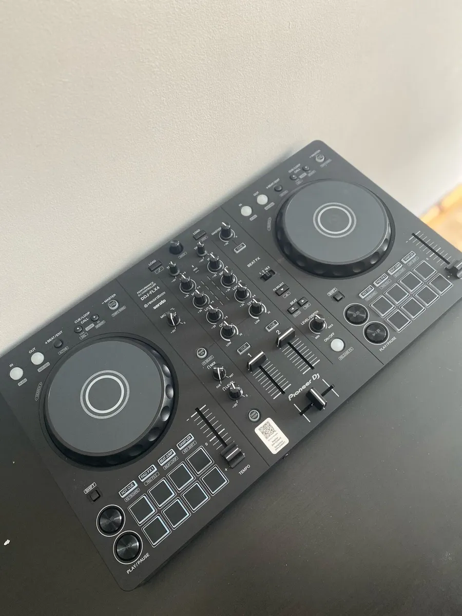DDJ Flx4 - Image 1