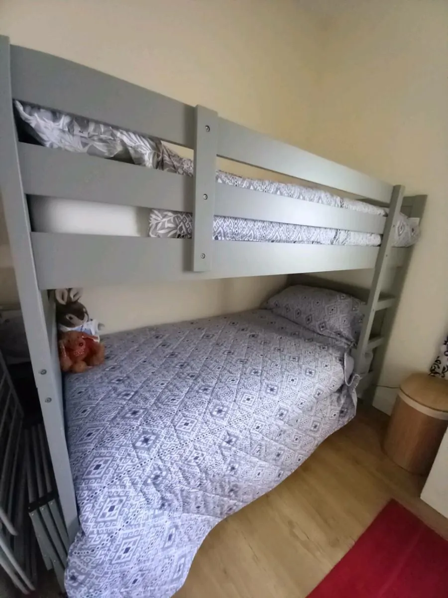 Bunkbeds with mattresses - Image 1