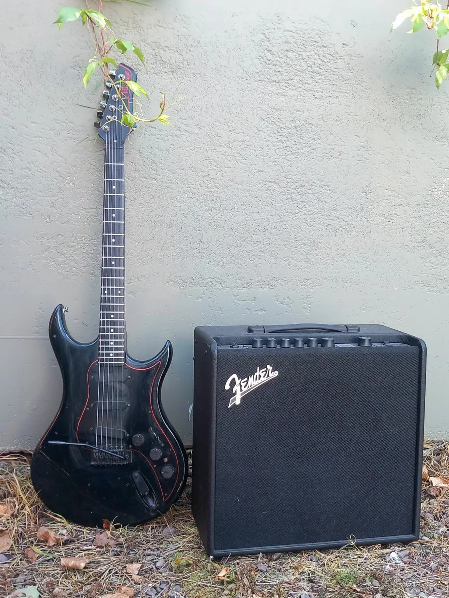 VINTAGE GUITAR AND FENDER AMP - Image 1