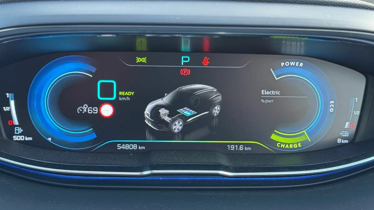 PEUGEOT 3008 ALLURE 1.6 PHEV 225 FWD A AUTO 6 - Image 2