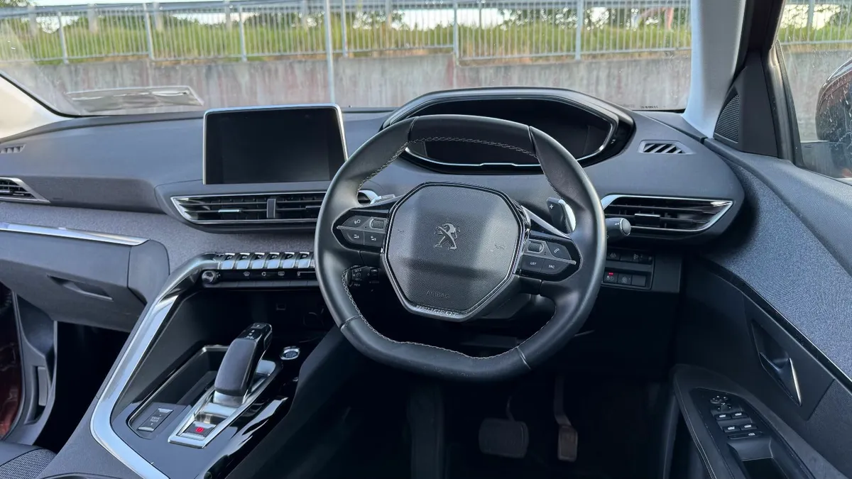PEUGEOT 3008 ALLURE 1.6 PHEV 225 FWD A AUTO 6 - Image 4
