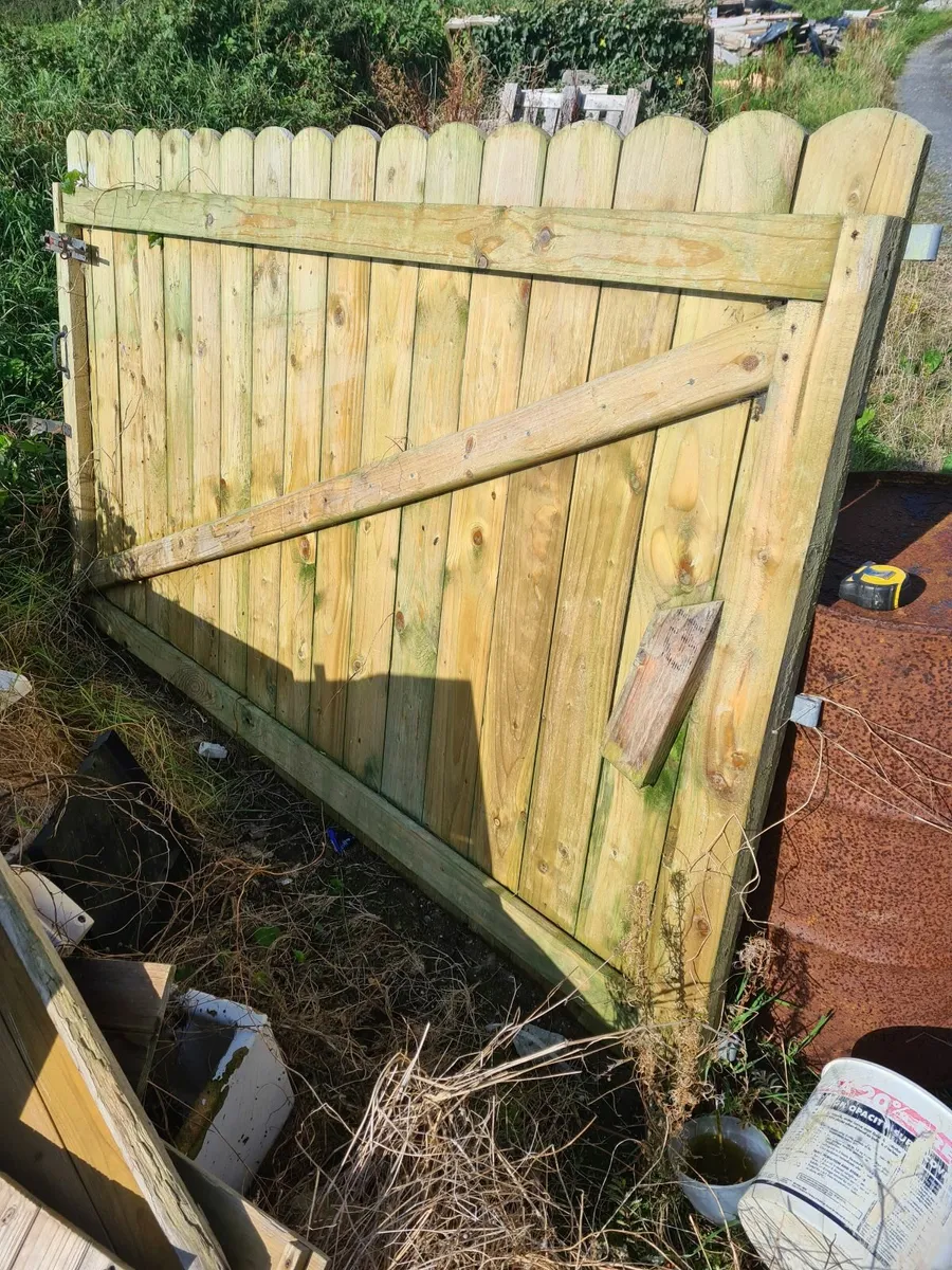Large wooden gate - Image 1