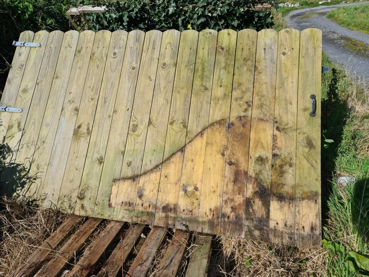 Large wooden gate - Image 2