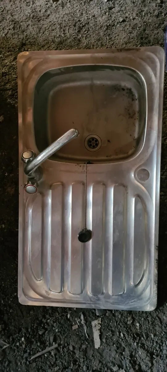 Selection of Stainless steel sinks with taps - Image 2