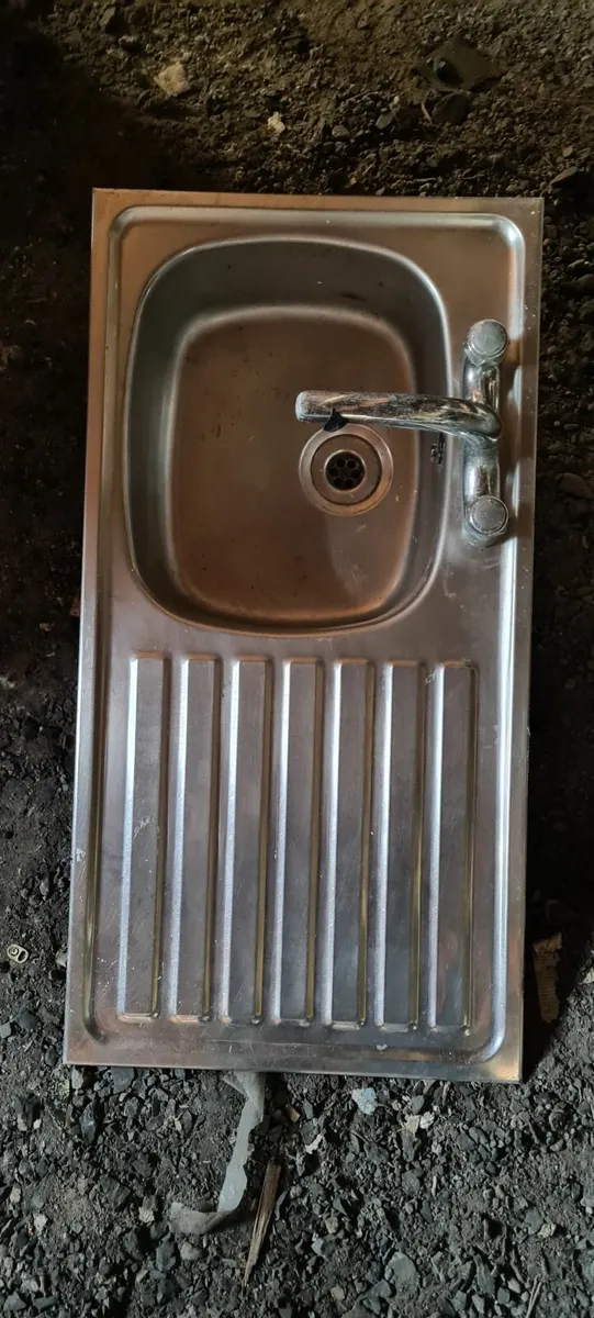 Selection of Stainless steel sinks with taps - Image 3