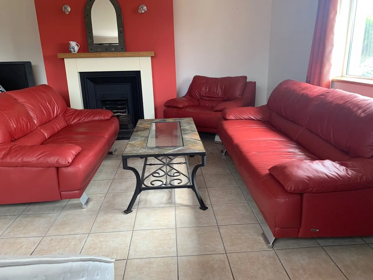 Suite of furniture - Image 1