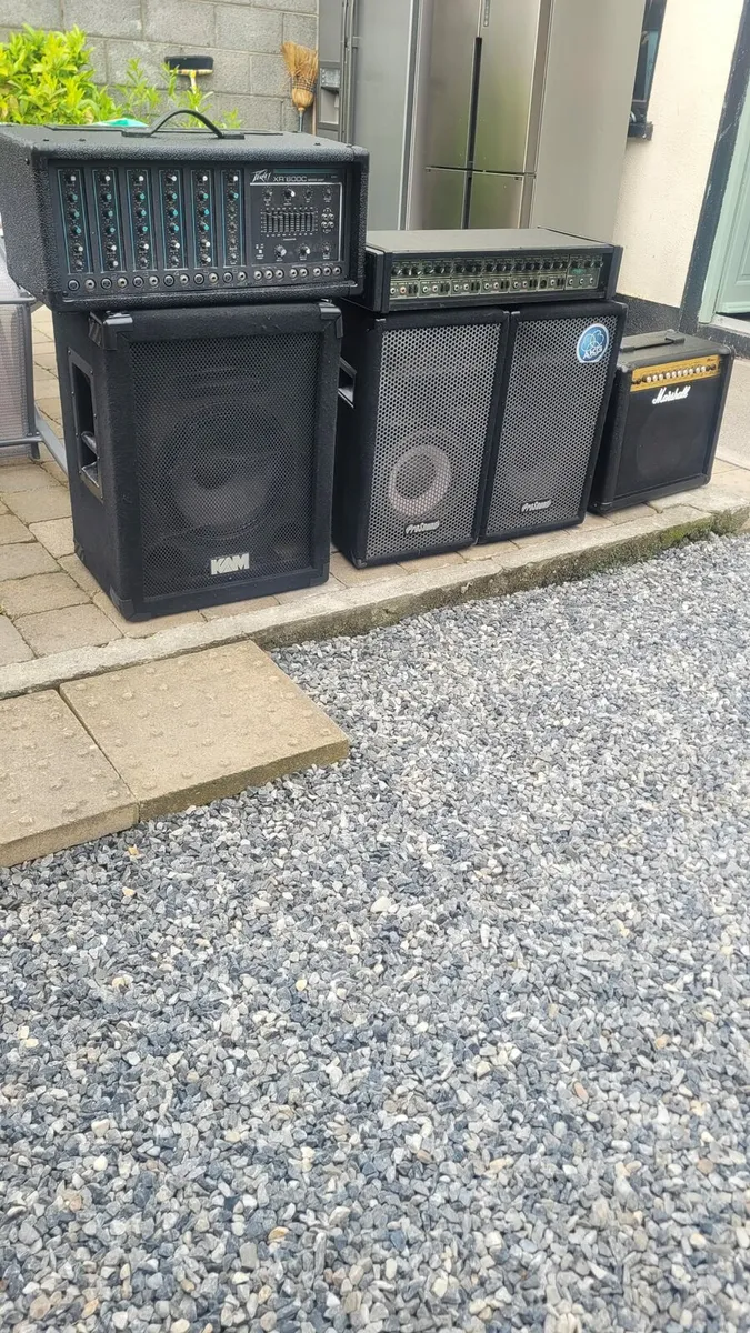 Musical speakers with two amplifiers and subwoofer - Image 1