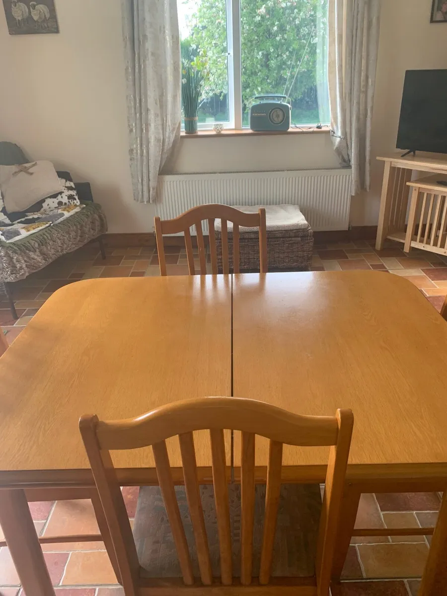 Table and 6 chairs - Image 2