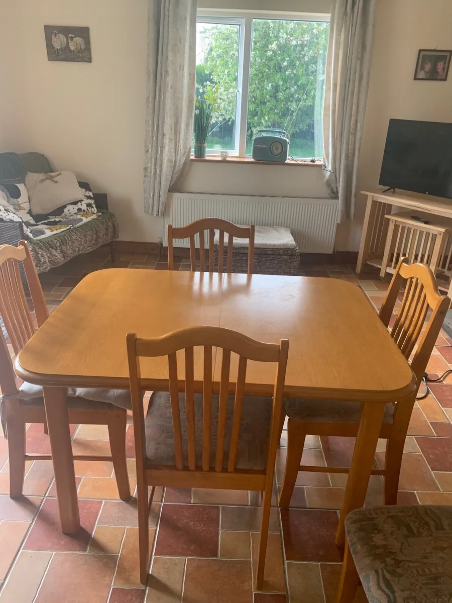Table and 6 chairs - Image 3
