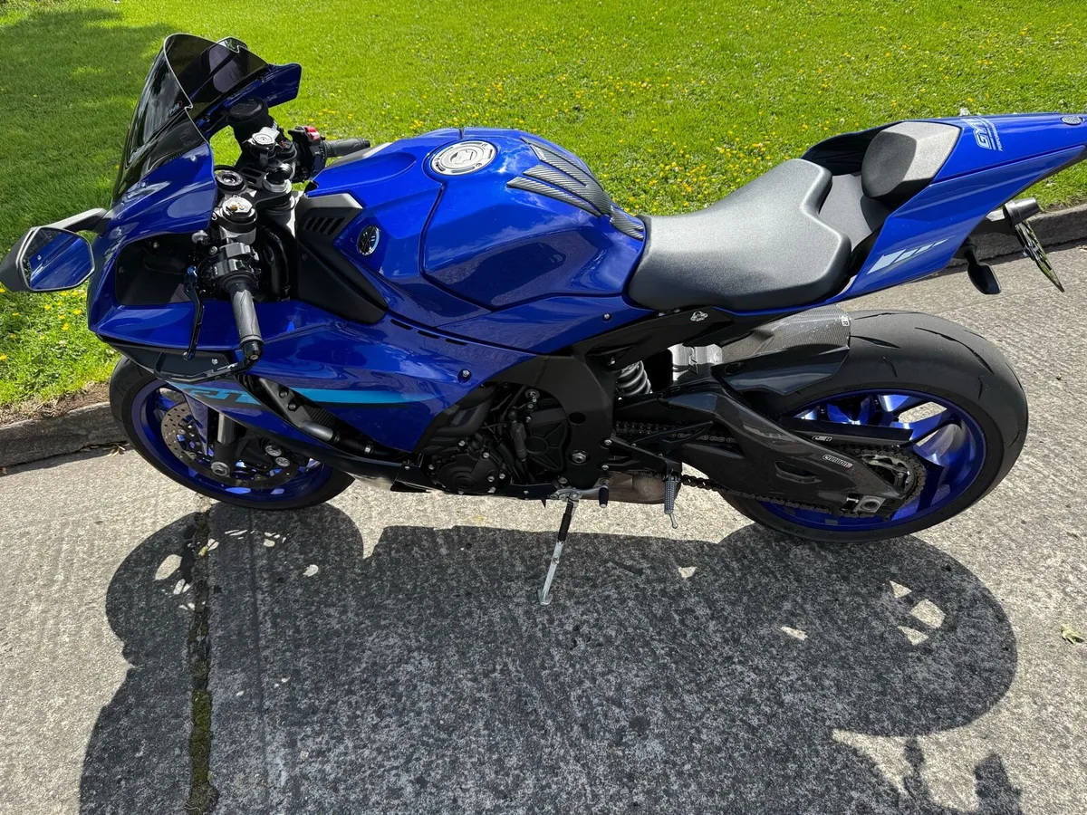 Yamaha R1 - Image 2