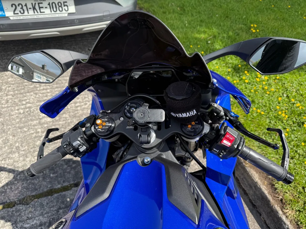 Yamaha R1 - Image 3