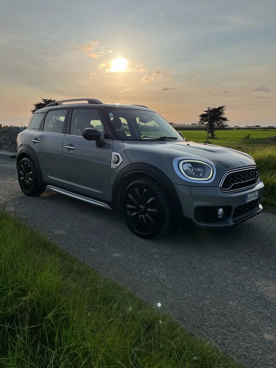 Mini Countryman Cooper SE All4 PHEV - Image 3