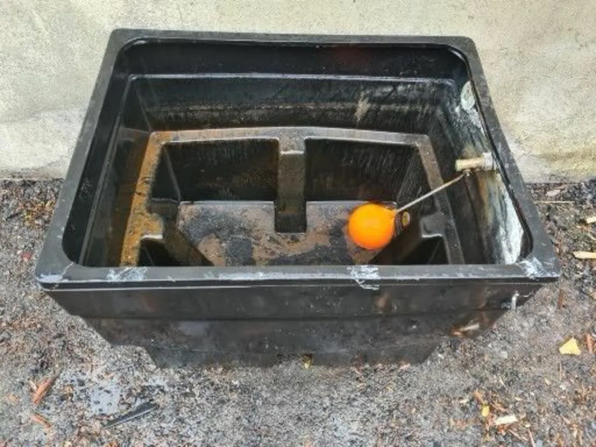 3 x water tanks with internals and connections - Image 3