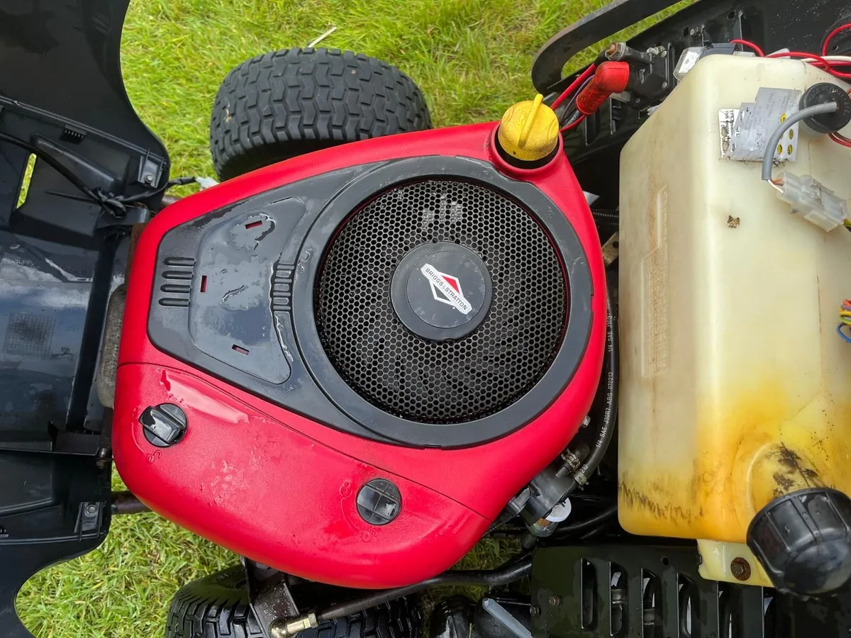 Castlegarden ride on mower - Image 4