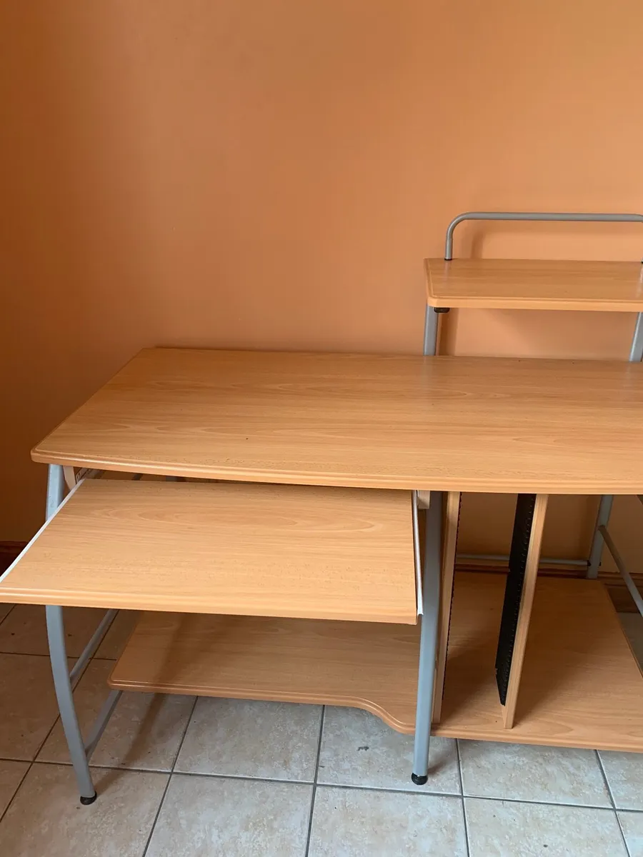 Computer desk - Image 2