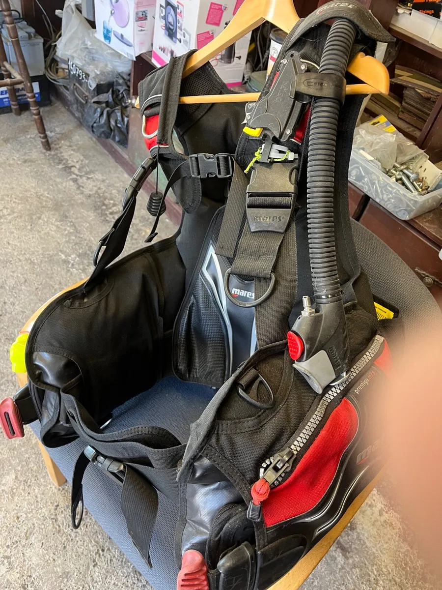 Diving fins and stab jacket - Image 2