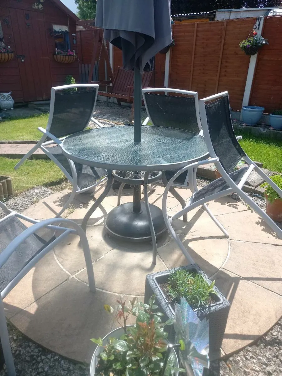 Garden table and chairs - Image 2