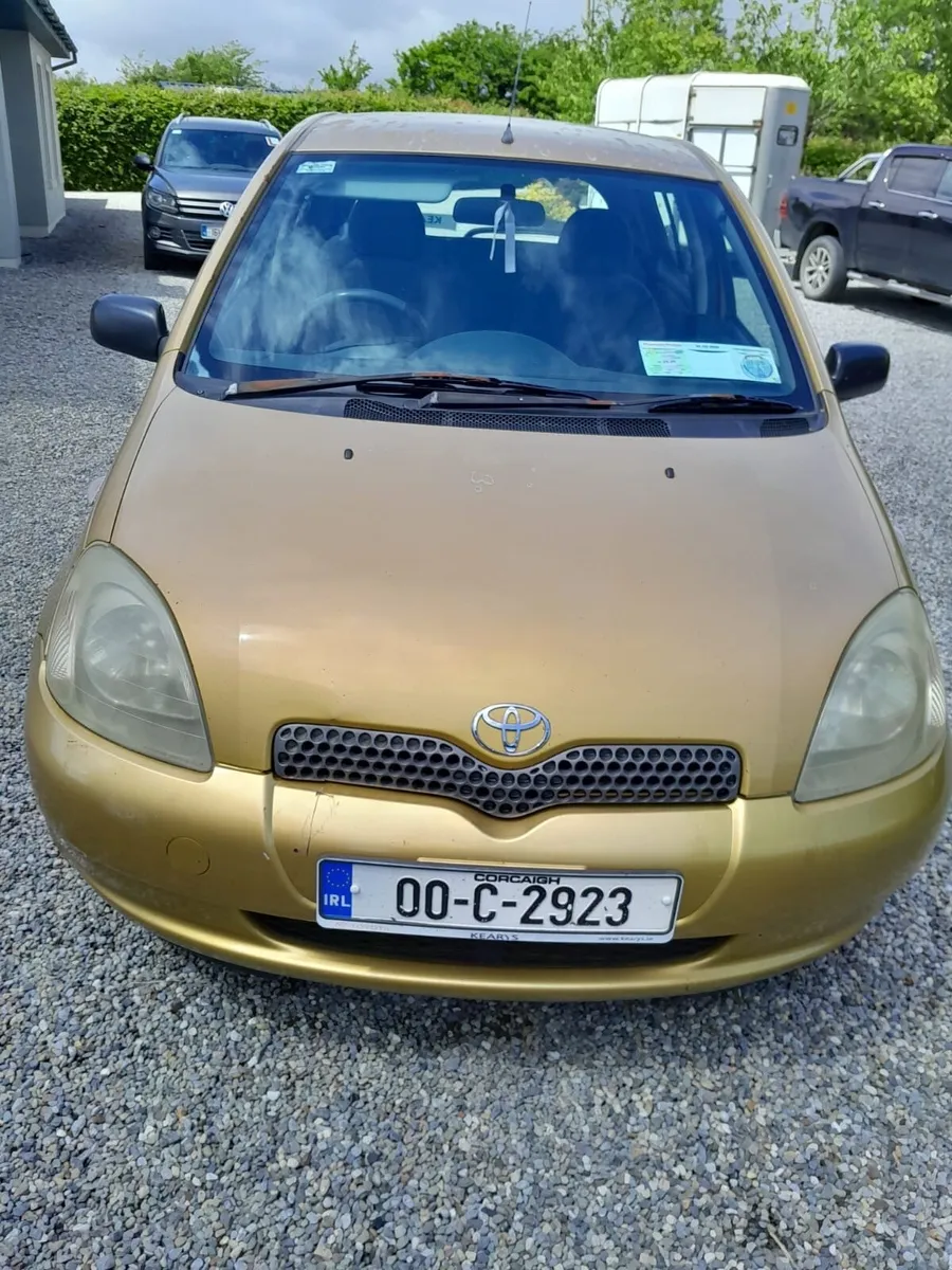 Toyota Yaris 2000 - Image 1