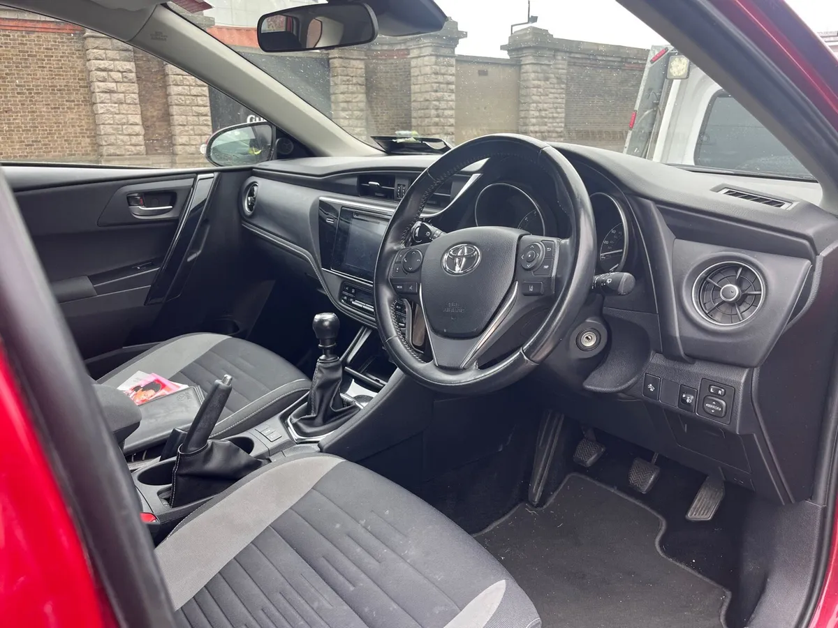 2017 Toyota Auris 1.2 114 BHP T Icon Tss - Image 2