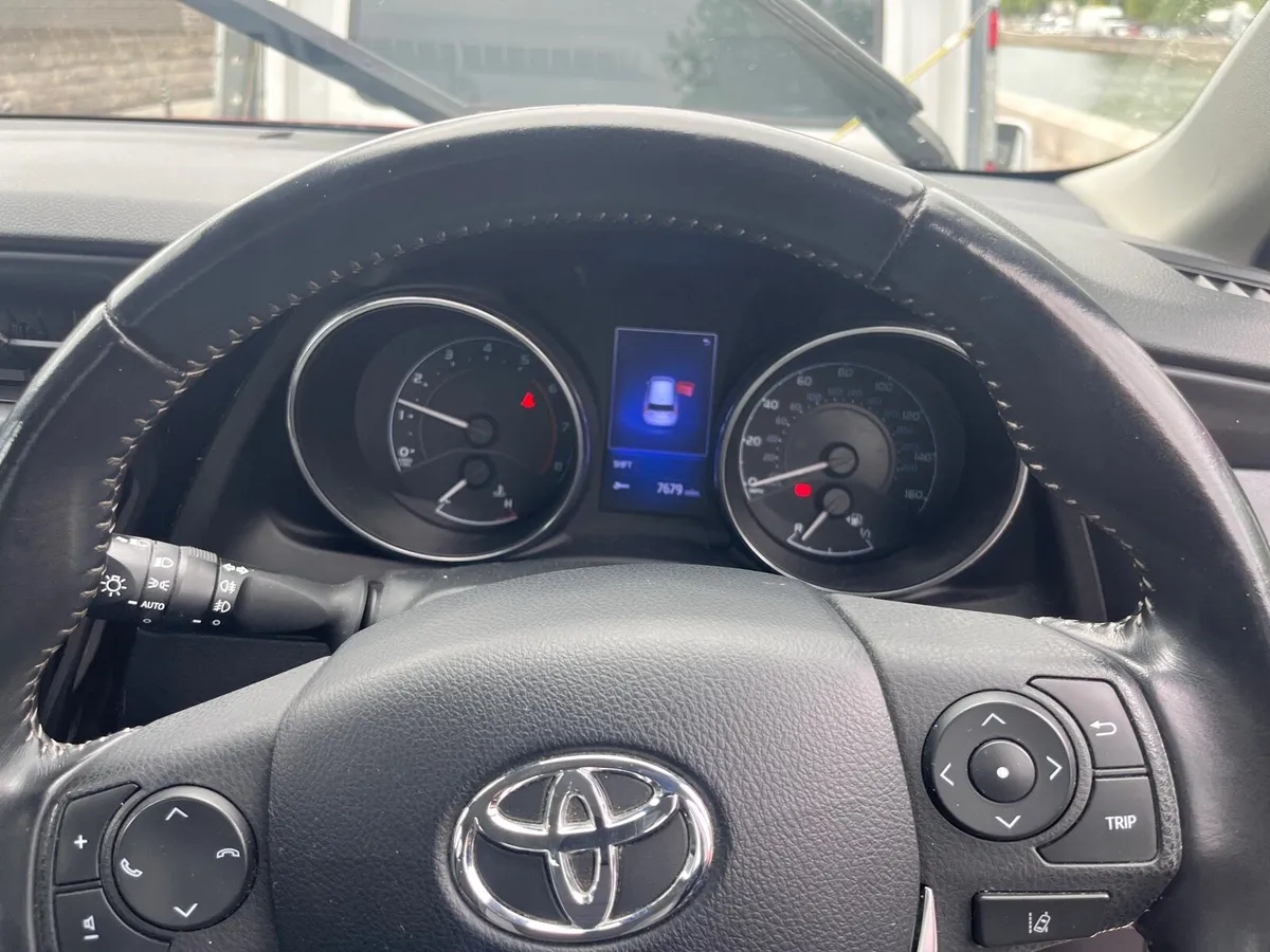 2017 Toyota Auris 1.2 114 BHP T Icon Tss - Image 3