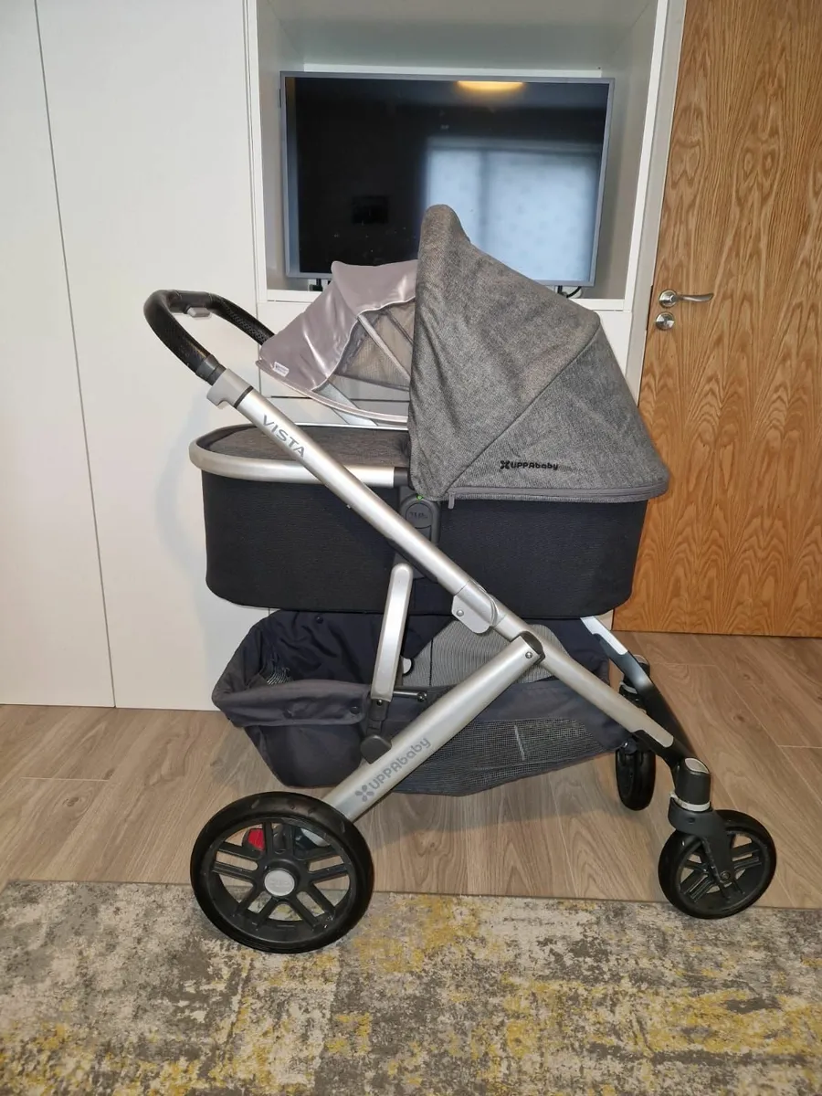 Uppababy Vista with car seat isofix - Image 3
