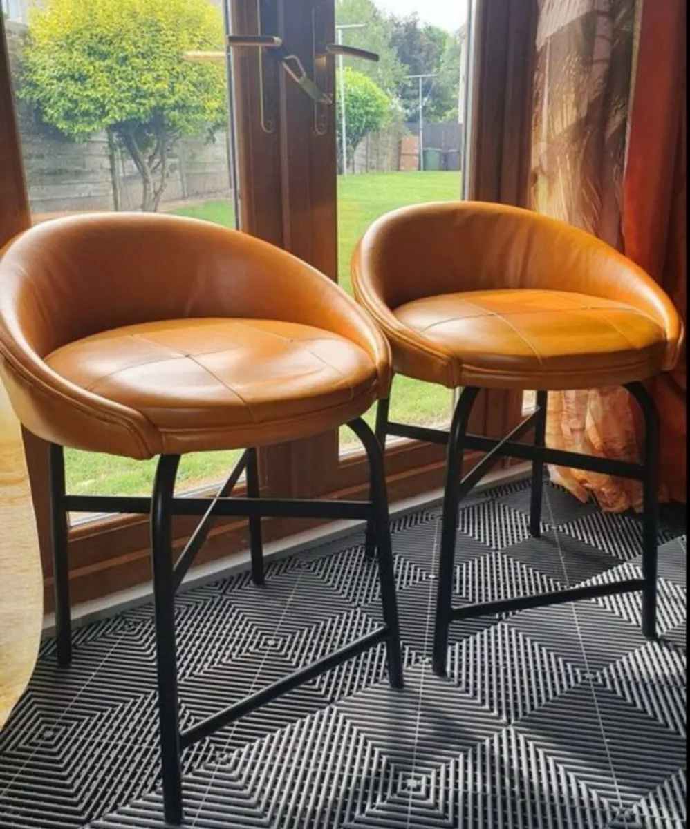 2 high  bar leather chairs stool - Image 2