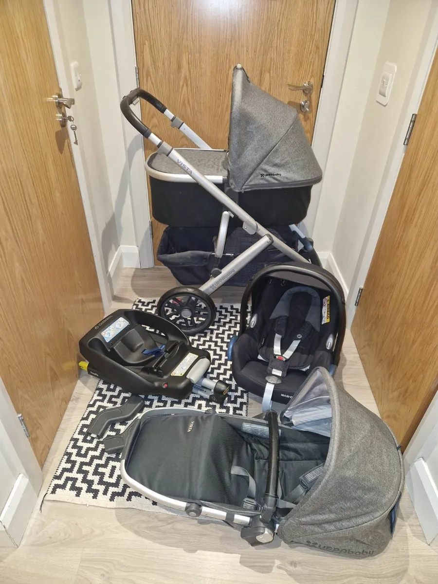 Uppababy Vista with car seat isofix - Image 1