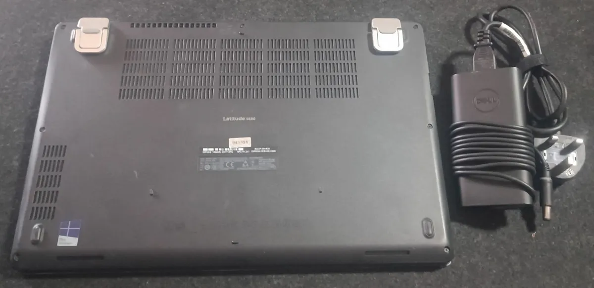 DELL Latitude E5580 15.6" i5 Windows 11 Laptop - Image 3