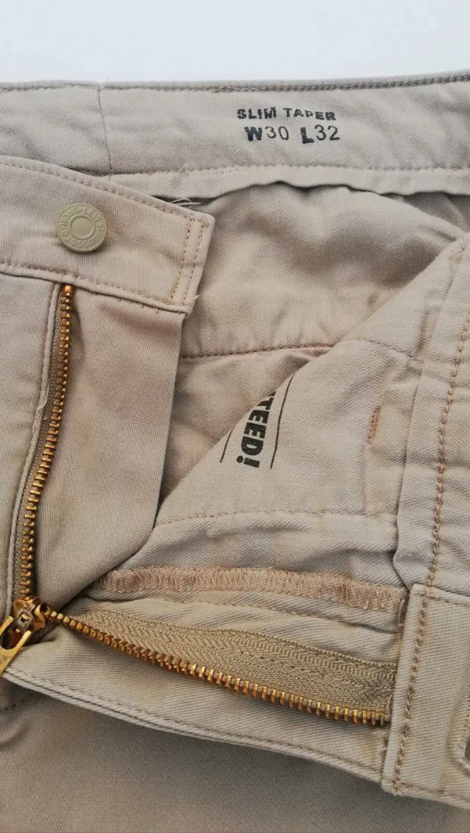 Levi mens slim tapered chinos light beige - Image 2