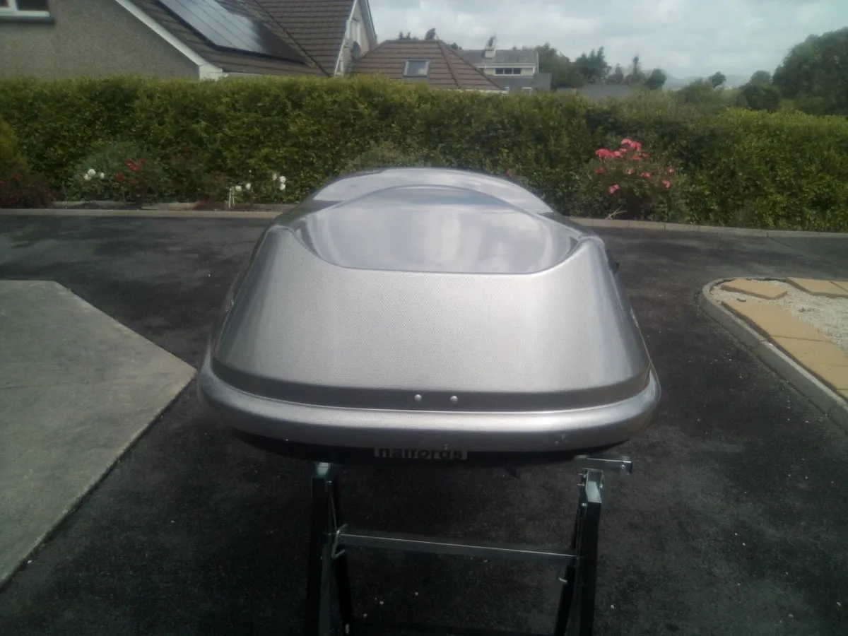 Halfords 580L car roof box - Image 3