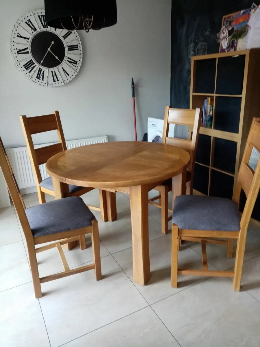 Table & chairs