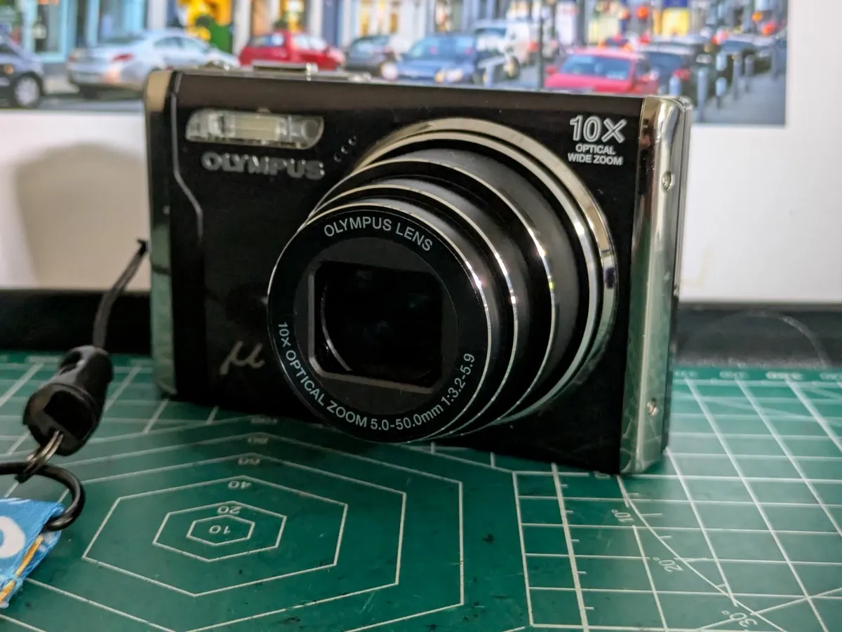 Olympus mju 9000 -12 MP CCD digital compact camera - Image 3