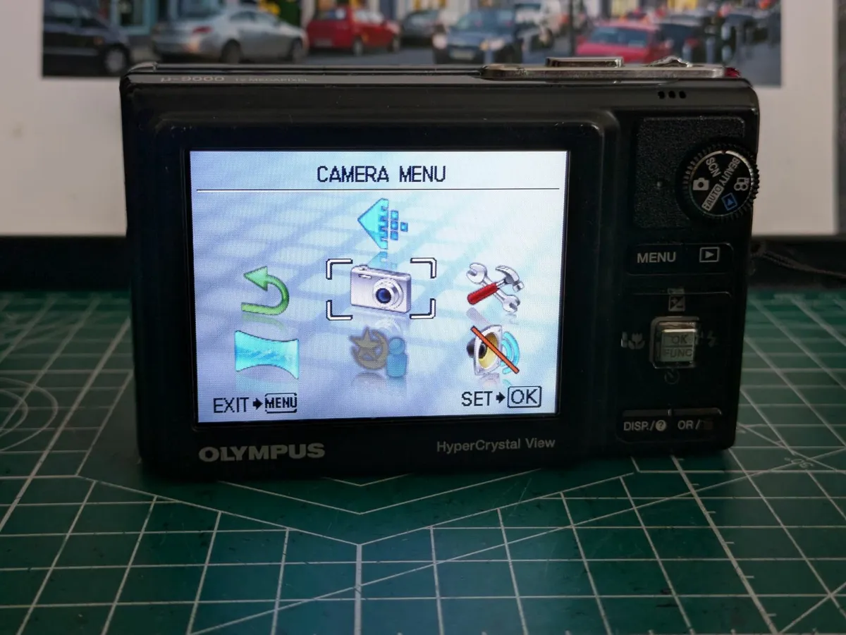 Olympus mju 9000 -12 MP CCD digital compact camera - Image 4