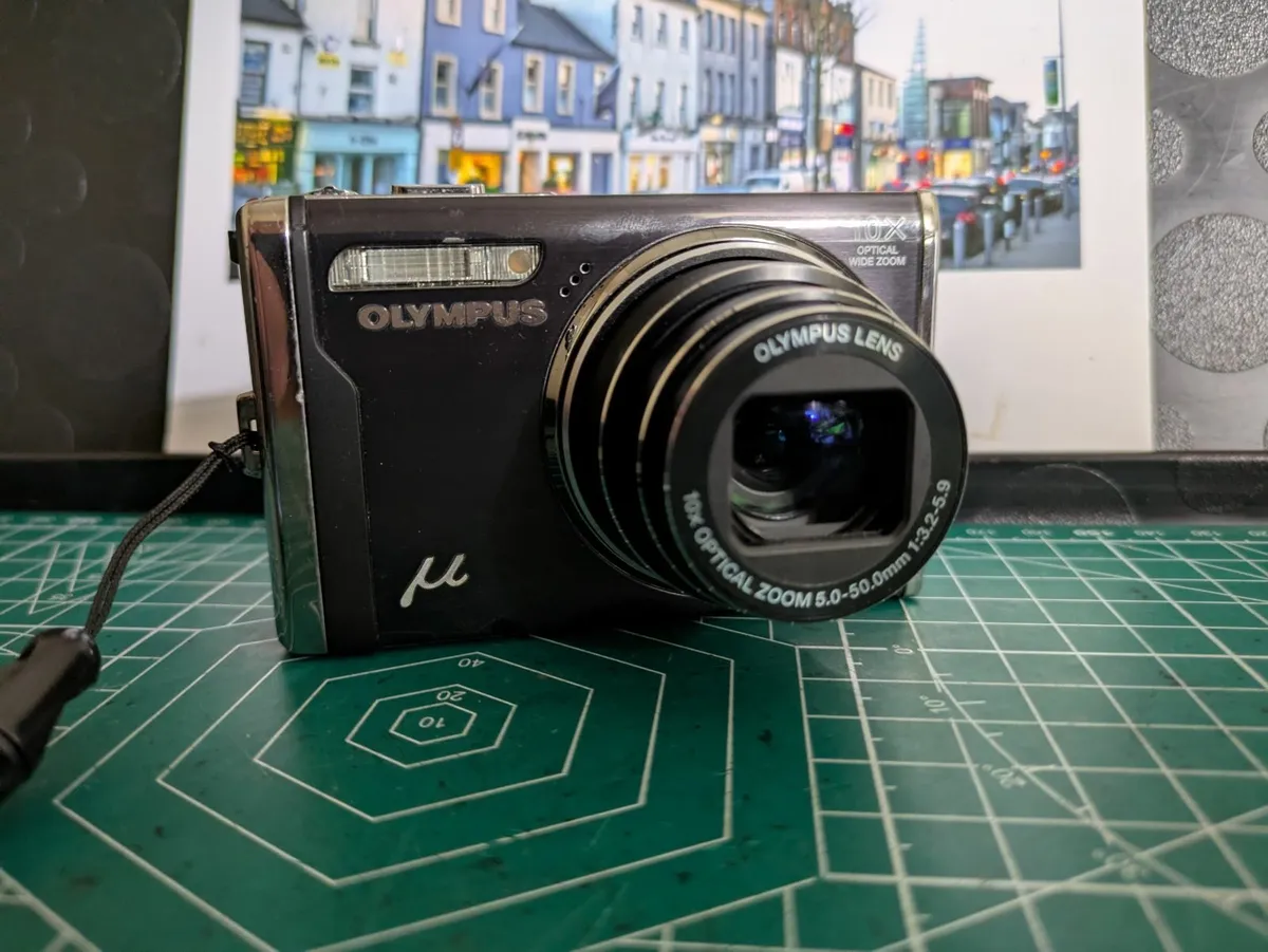 Olympus mju 9000 -12 MP CCD digital compact camera - Image 1