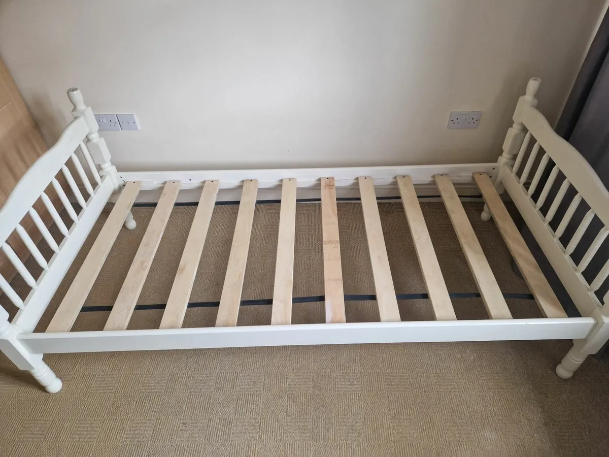 Single beds - Image 4