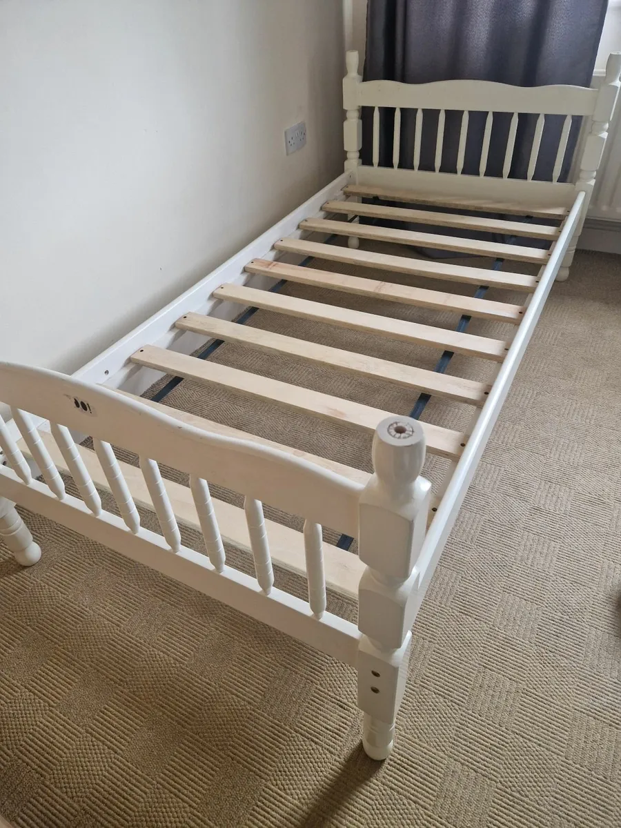 Single beds - Image 1