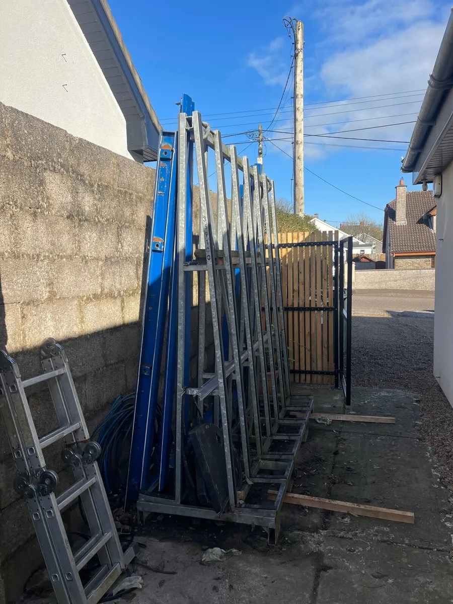 A frame window transport rack with fork guides