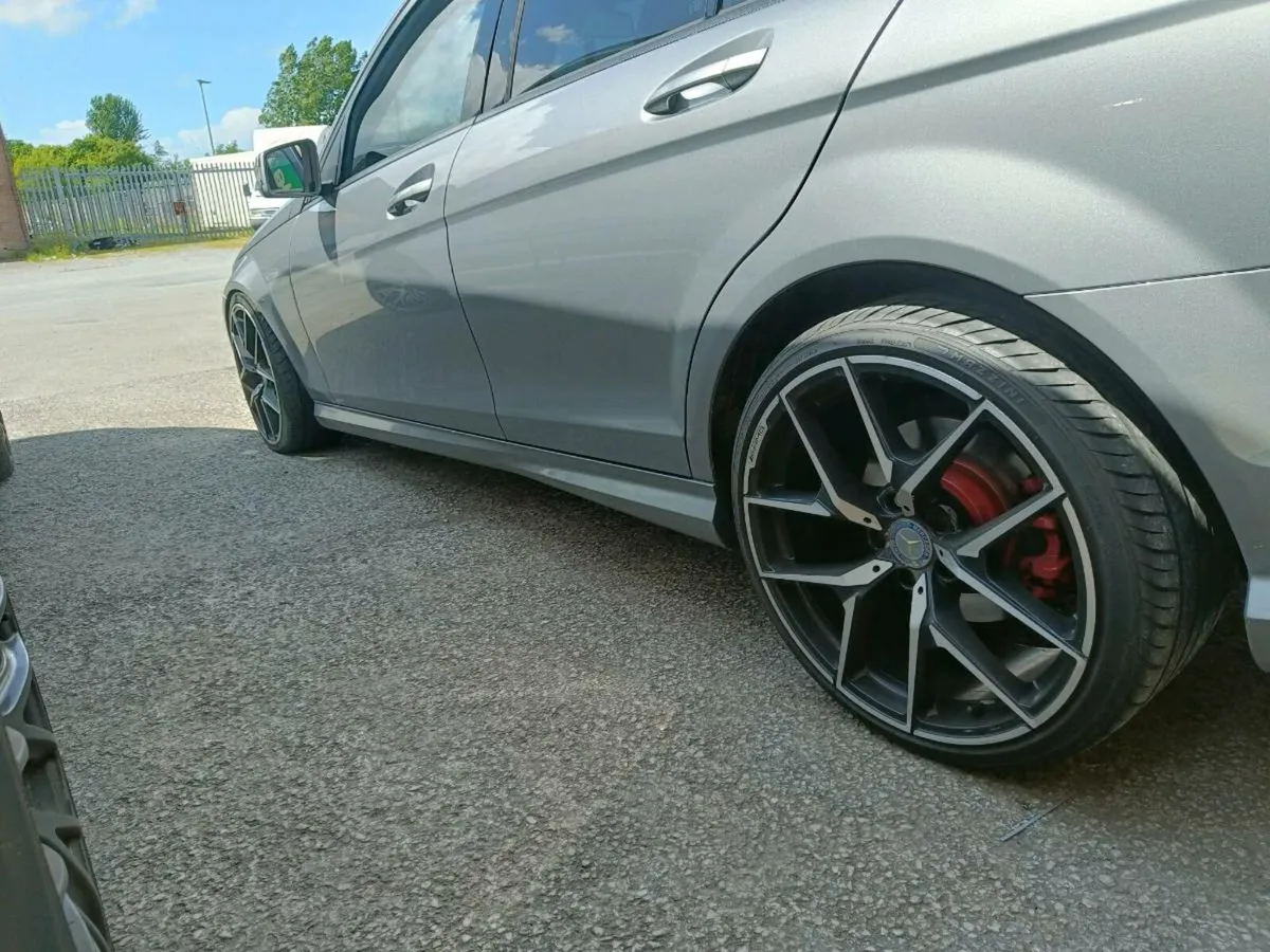 Mercedes AMG alloys 19ich - Image 2
