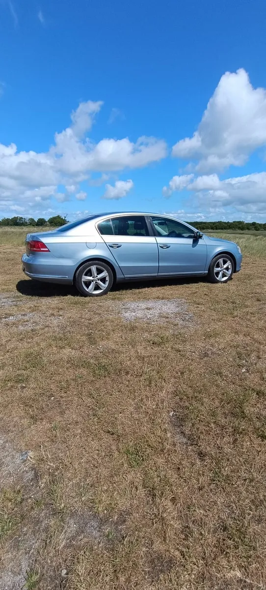 Volkswagen Passat 2012 - Image 2