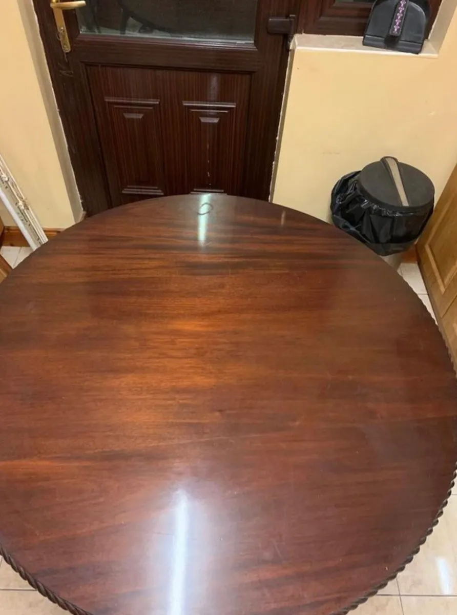 Round Dining table - Image 1