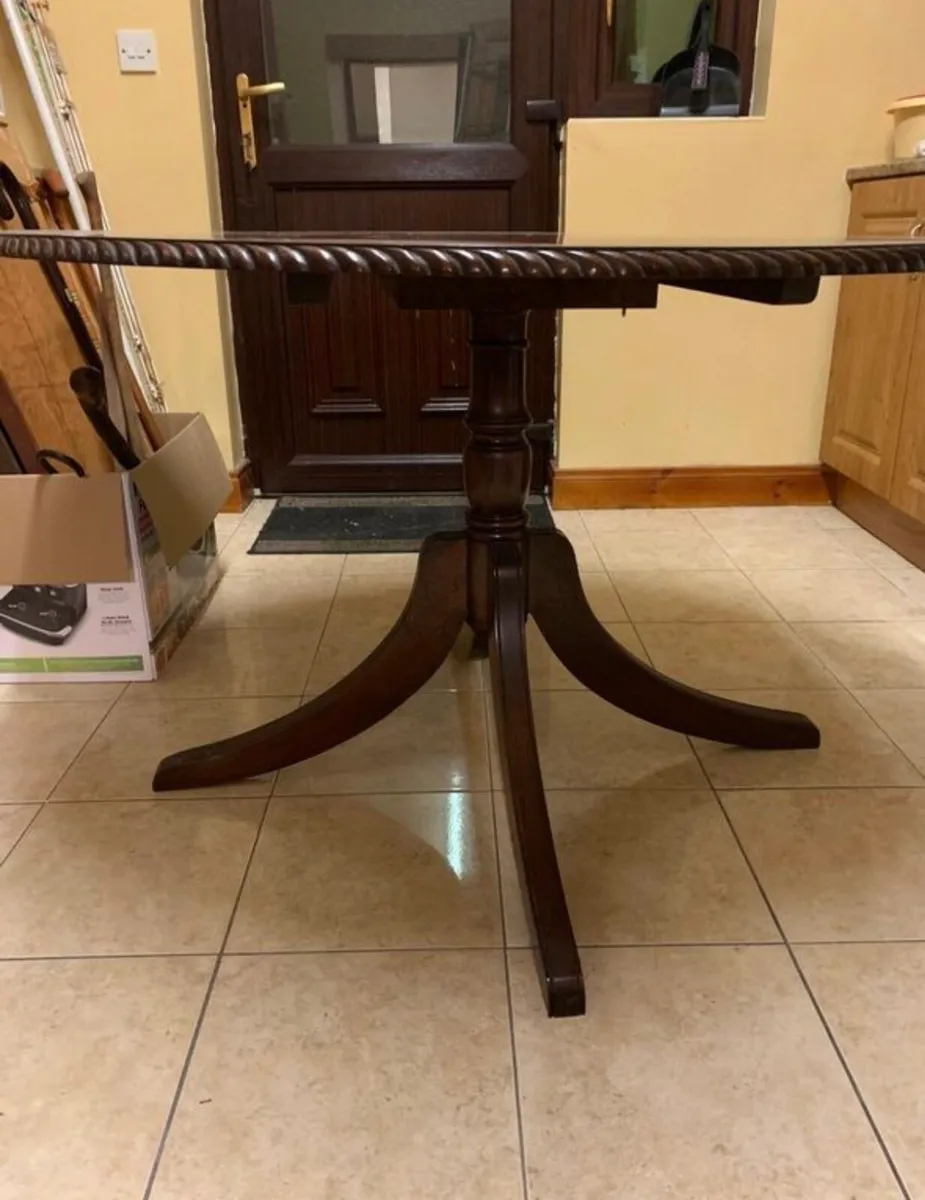 Round Dining table - Image 2